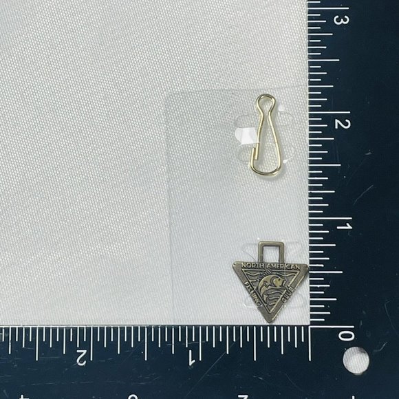 VINTAGE NOS North America Fishing Brass Small Jumpin Fish Tag Key Tab - Picture 7 of 7